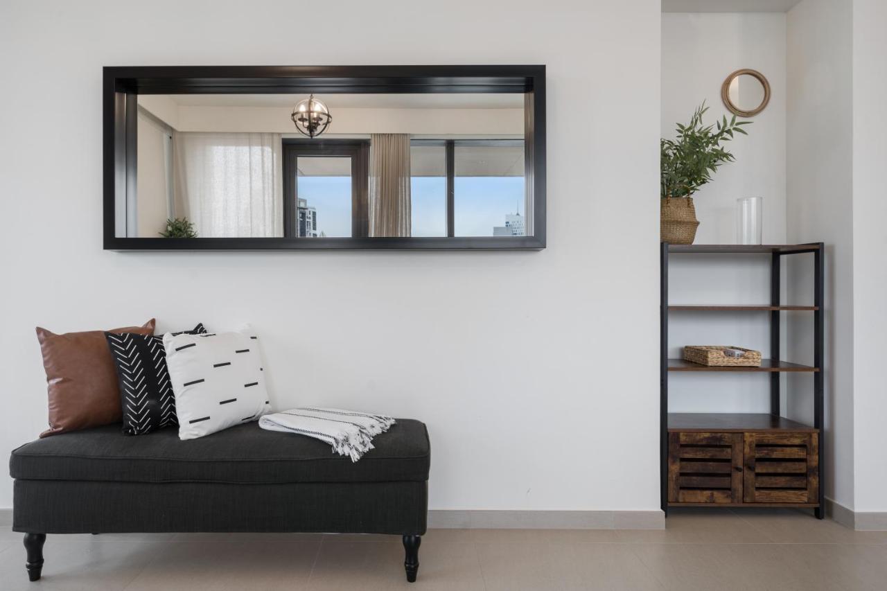 Breathtaking City Views From Dt Apt With Terrace Dubaï Extérieur photo