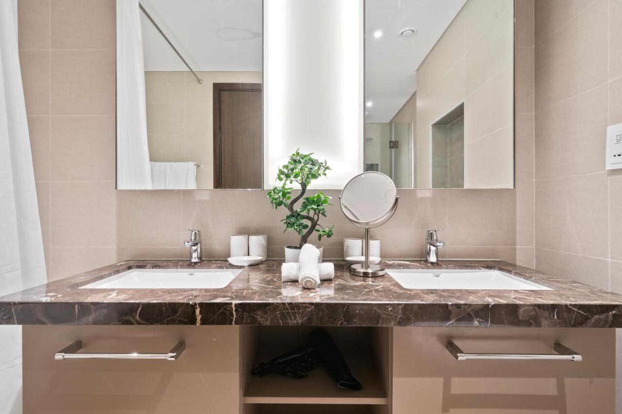 Breathtaking City Views From Dt Apt With Terrace Dubaï Extérieur photo
